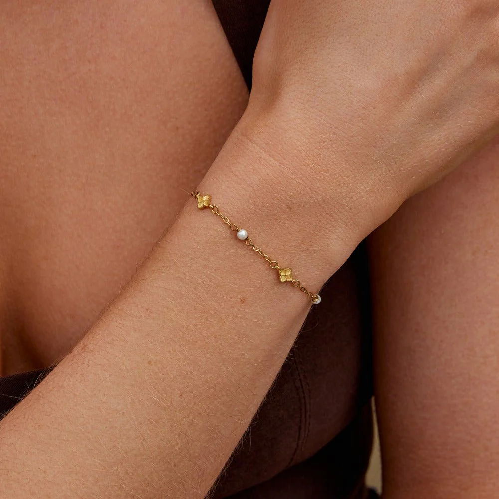 Camila Blütenblatt-Armband - Image 2