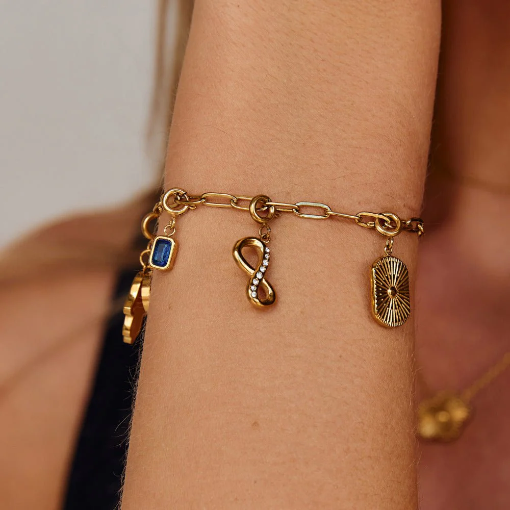 Unendlichkeits-Charm aus Kristall und Gold - Image 2