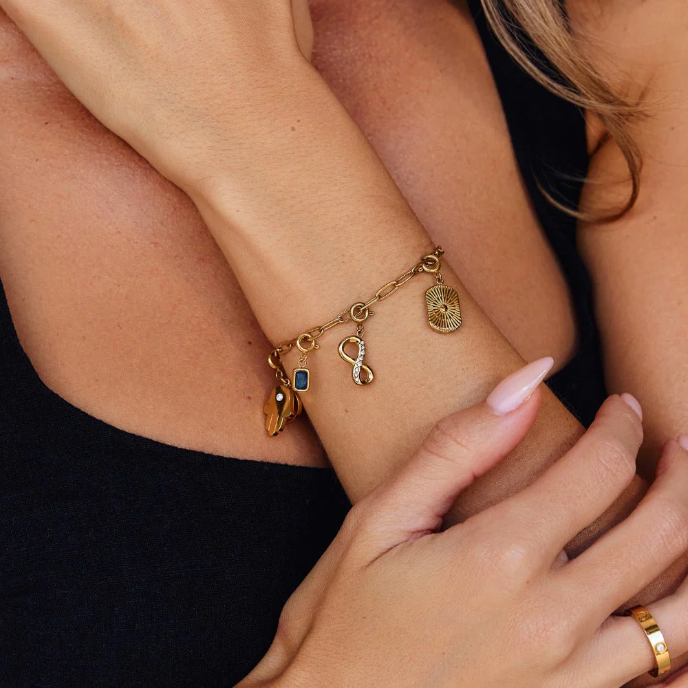 Unendlichkeits-Charm aus Kristall und Gold - Image 6