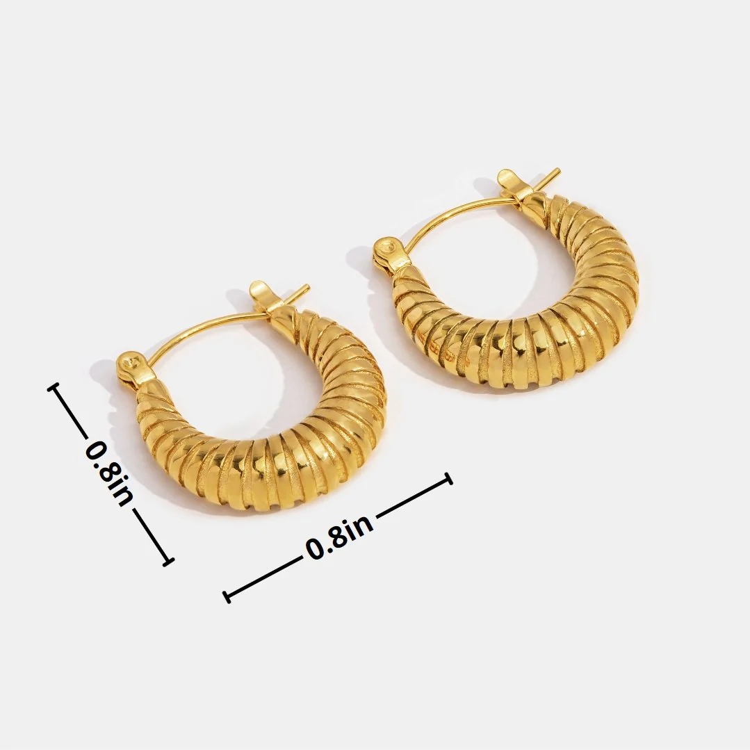 Goldene Creolen „Mia“ im Croissant-Look - Image 4