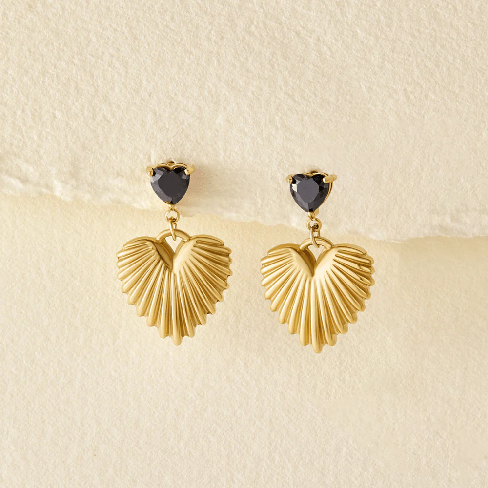 Gold-Ohrringe mit Herzanhänger „Hera“ - Image 3