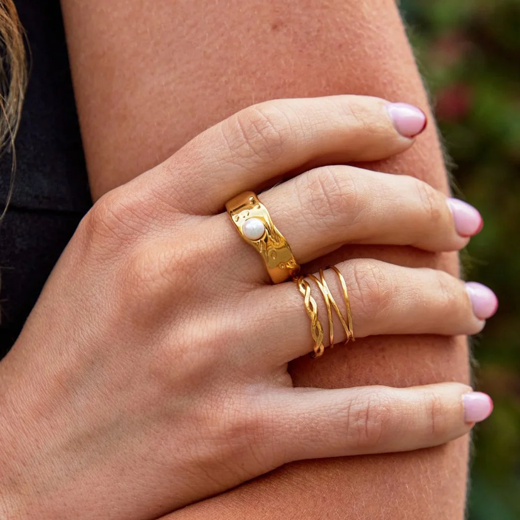 18K Goldring mit Twist-Design „Infinity“  - Image 4