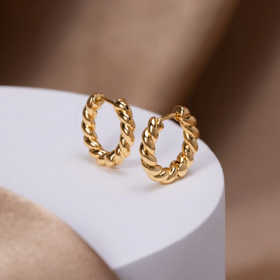 Goldene Twist-Ohrringe „Layla“ - Image 5