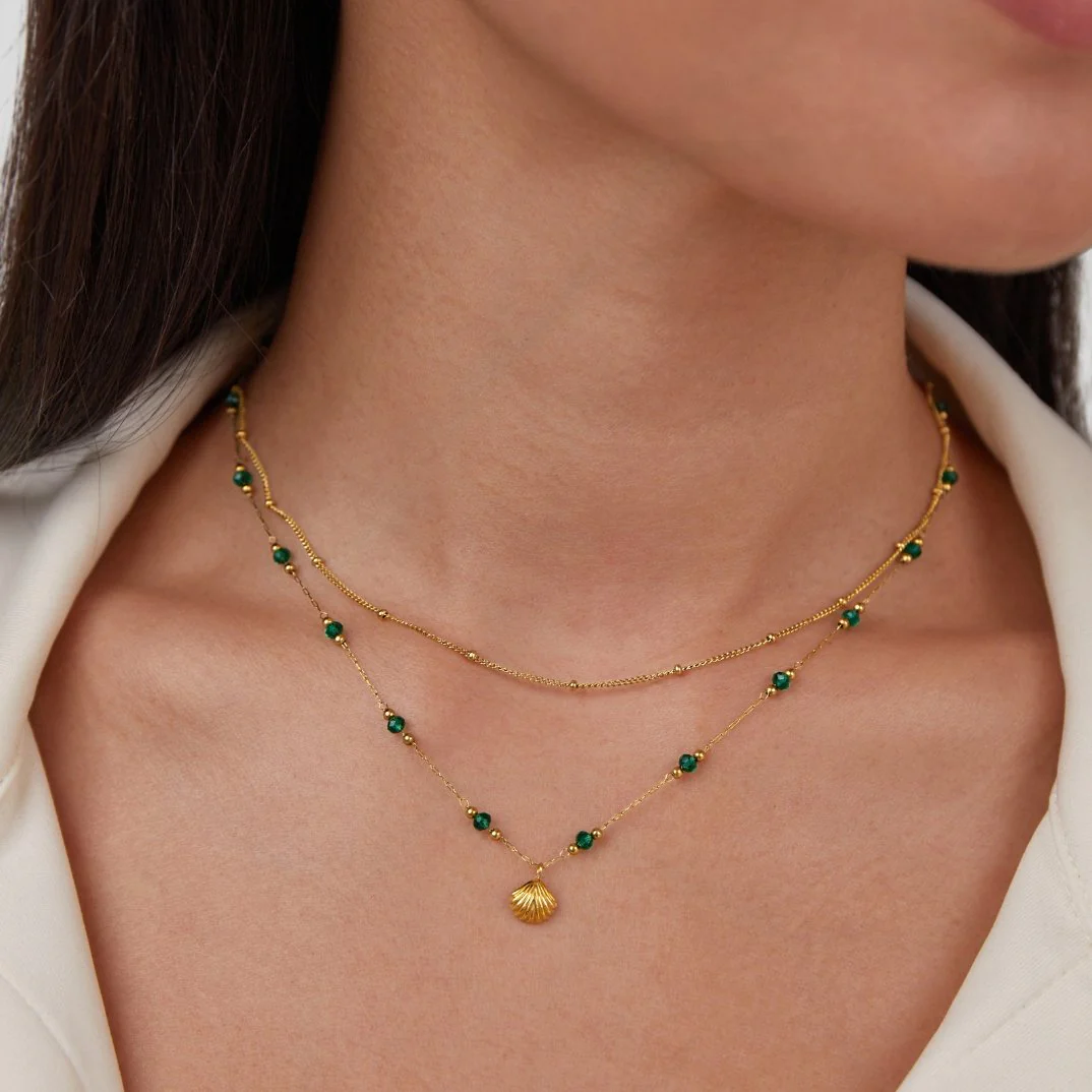 Goldkette mit Muschel & grünen Perlen „Nerissa“  - Image 2