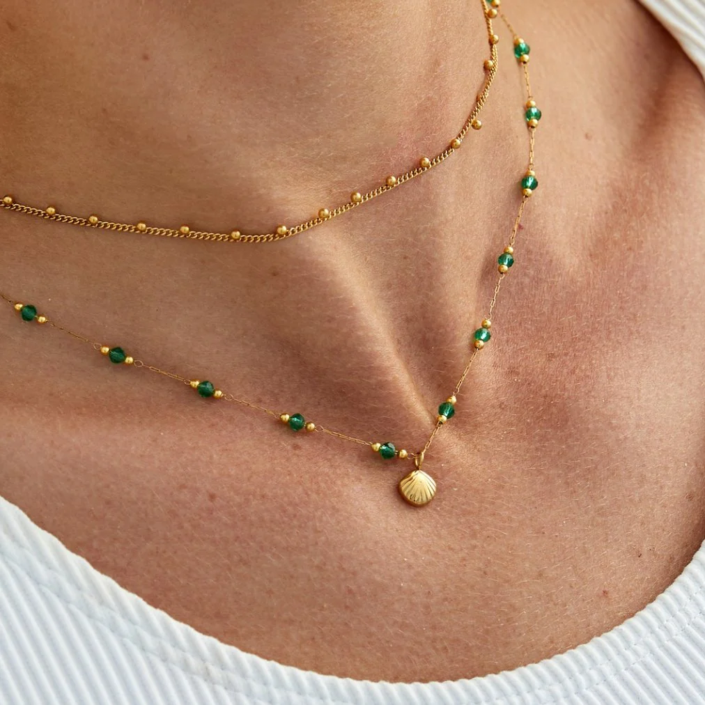 Goldkette mit Muschel & grünen Perlen „Nerissa“  - Image 6