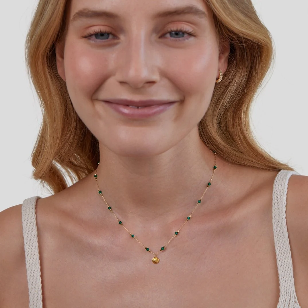 Goldkette mit Muschel & grünen Perlen „Nerissa“  - Image 9