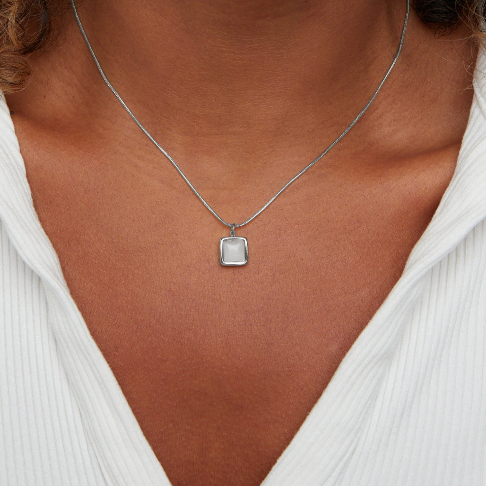 Mondstein-Anhänger-Halskette „Riva“ - Image 2