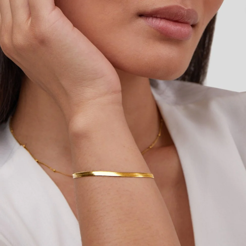 Goldenes Schlangenkette-Armband „Sarya“ - Image 4