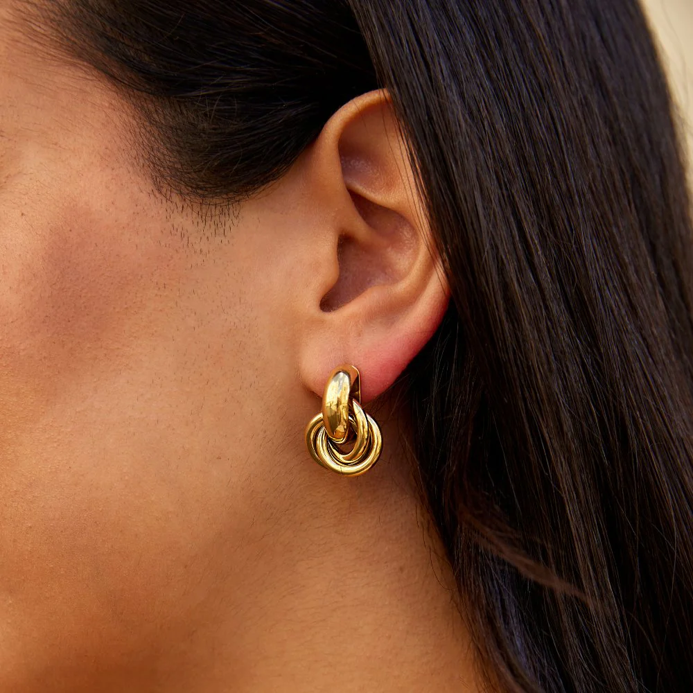Gold-Creolen mit Twist „Sofia“ - Image 2