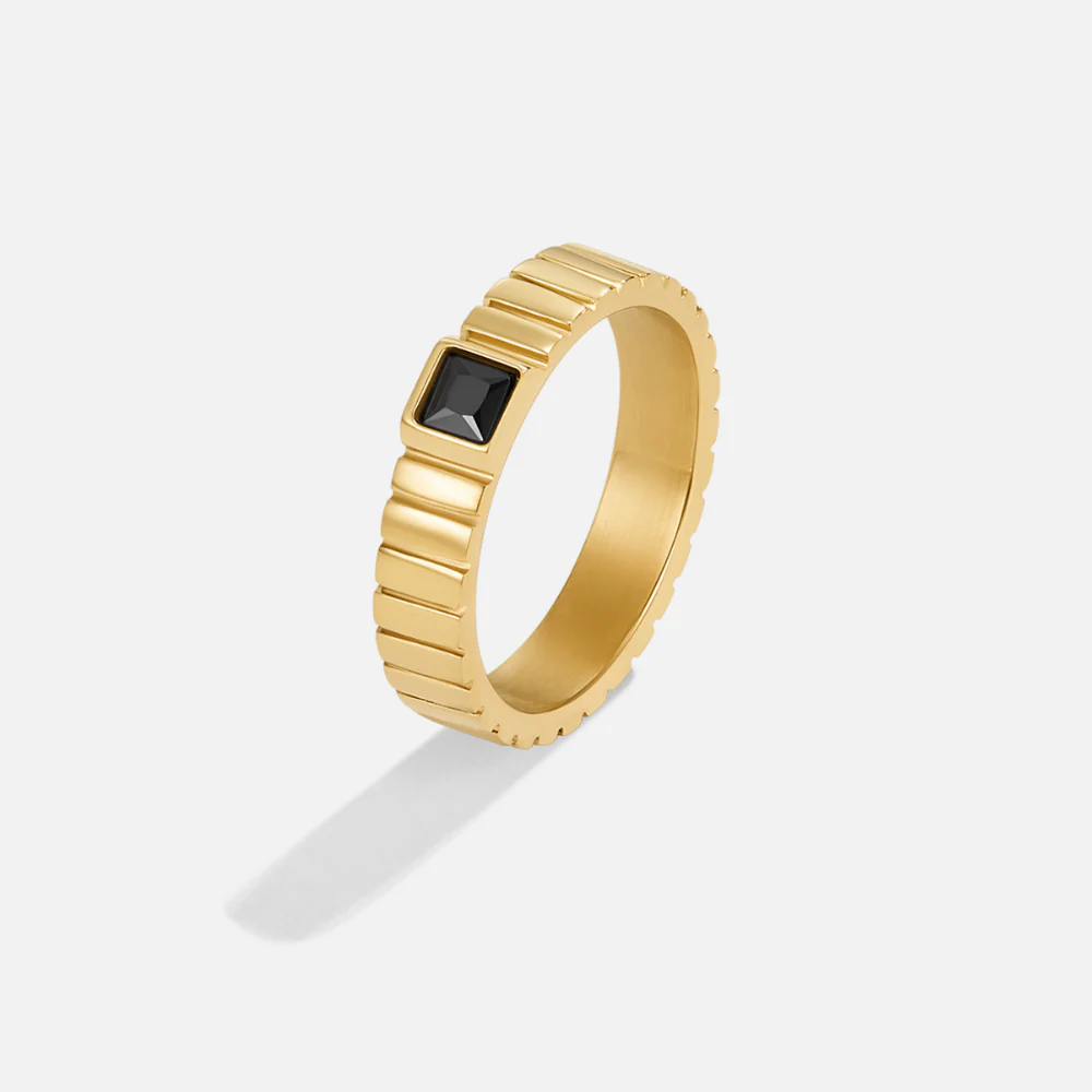 Goldring mit schwarzem Stein „Talia“ - Image 3
