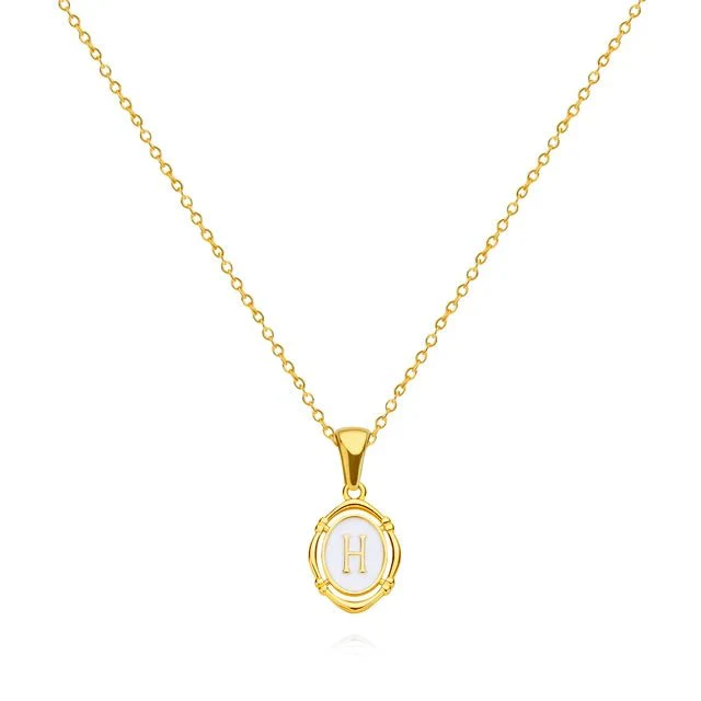 Vintage-Buchstaben-Kette in Gold - Image 12