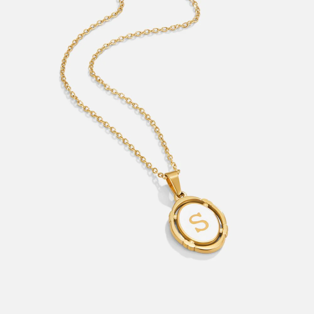 Vintage-Buchstaben-Kette in Gold - Image 3