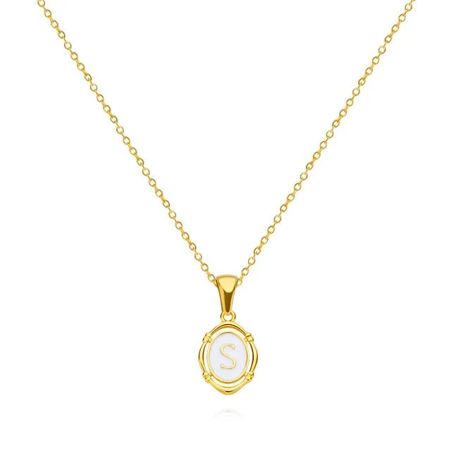 Vintage-Buchstaben-Kette in Gold - Image 30