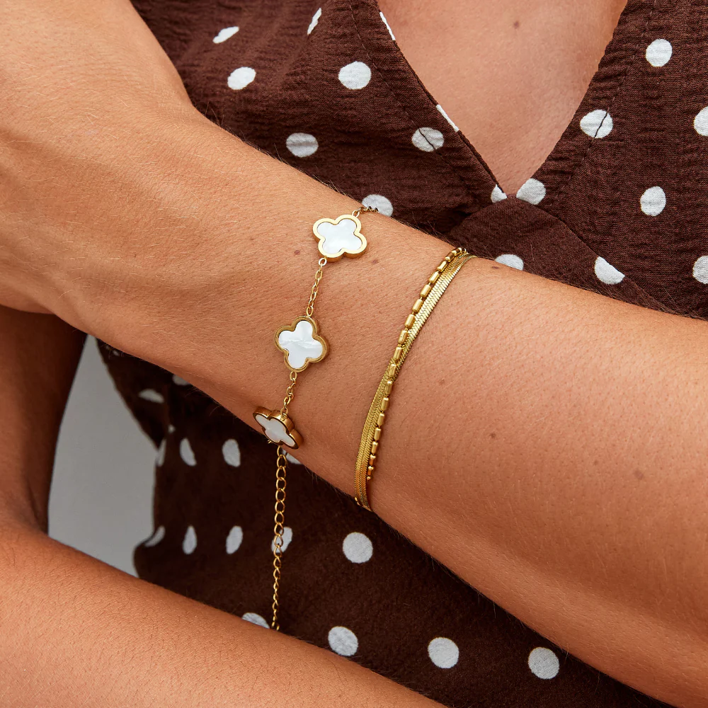 Weißes Kleeblatt-Armband - Image 3